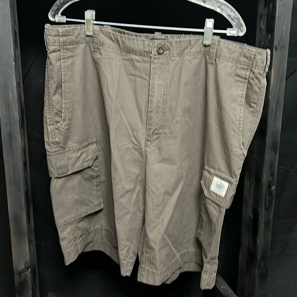 IZOD soft wash cargo shorts, color is raw umber 12” inseam size 38. NWT